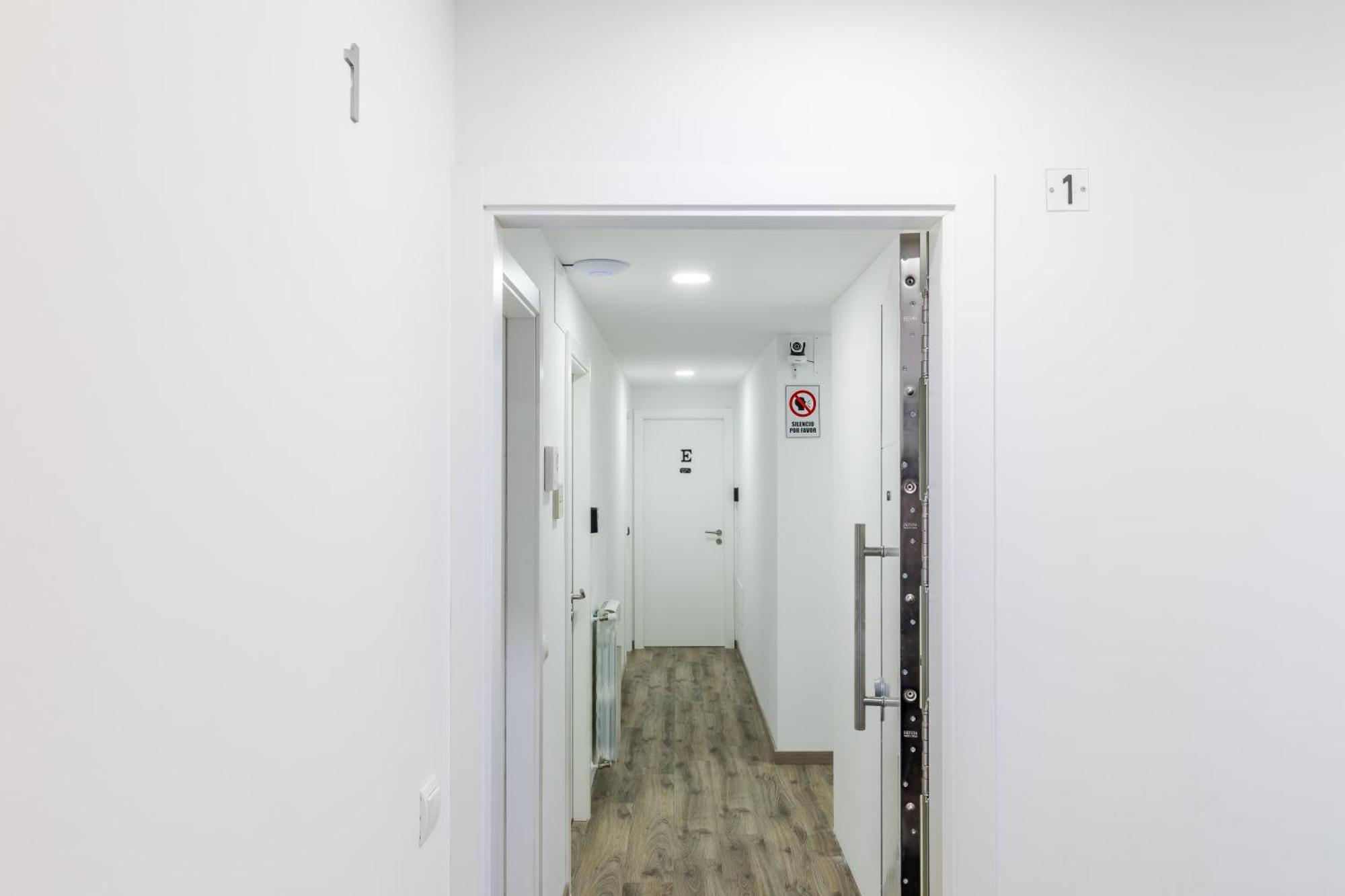 Ayz Villegas - Auto Check-In Property, Madrid